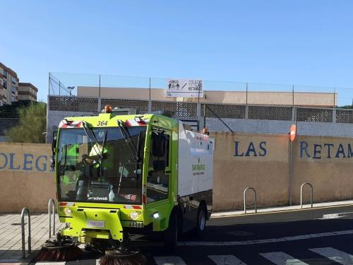 Santa Cruz refuerza la limpieza en Ofra-Costa Sur con acciones en Las Retamas y Juan XXIII