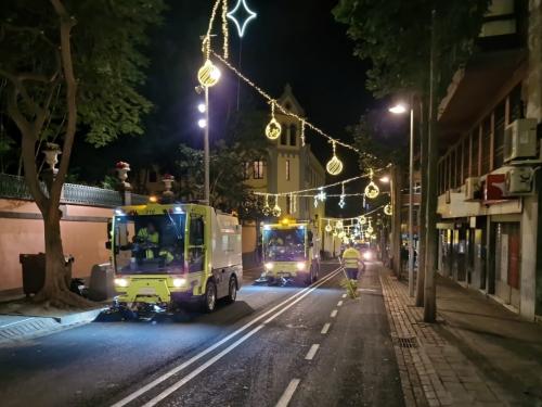 Santa Cruz refuerza el servicio de limpieza durante la Navidad con más de 100 operarios