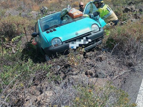 Bomberos de Tenerife intervienen en un accidente de tráfico en Granadilla de Abona