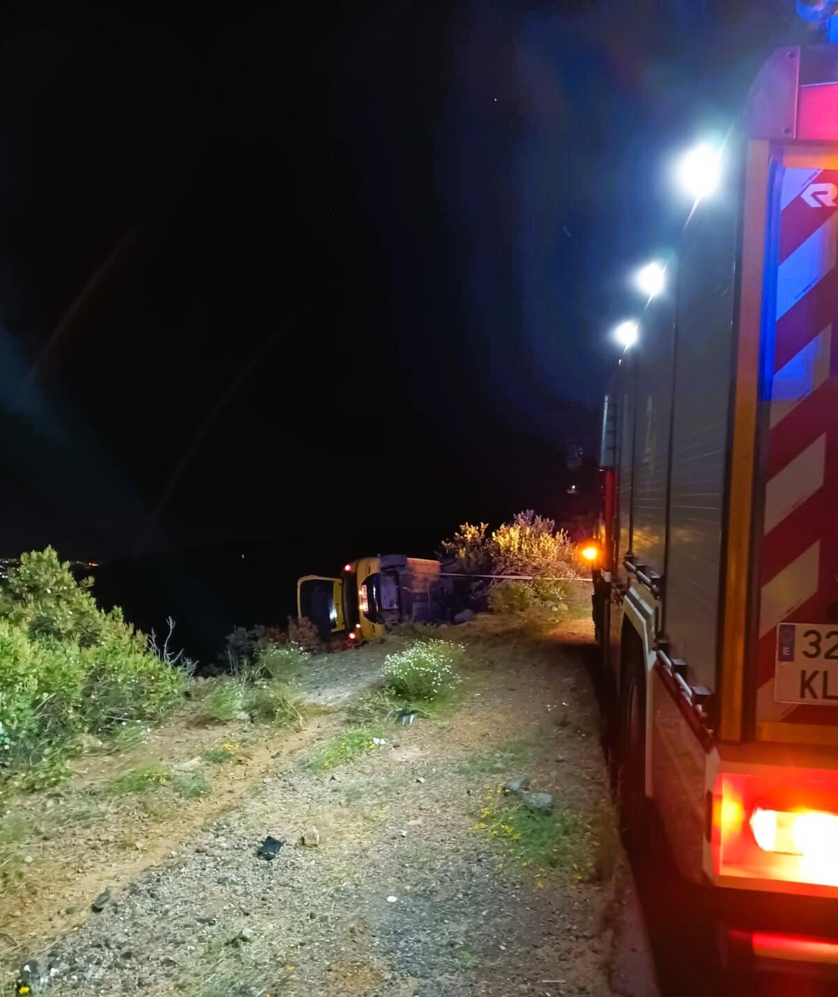 Bomberos de Tenerife intervienen en el vuelco de un vehículo en San Miguel