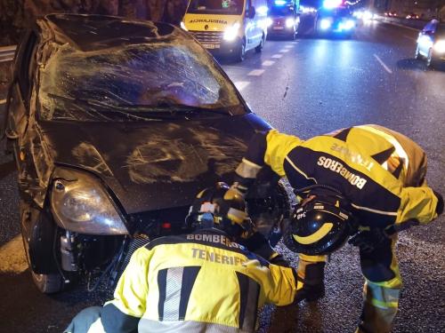 Bomberos de Tenerife intervienen en un incendio en una vivienda en Granadilla de Abona