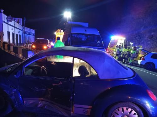 Bomberos Tenerife intervienen en un incendio en una terraza en Santiago del Teide