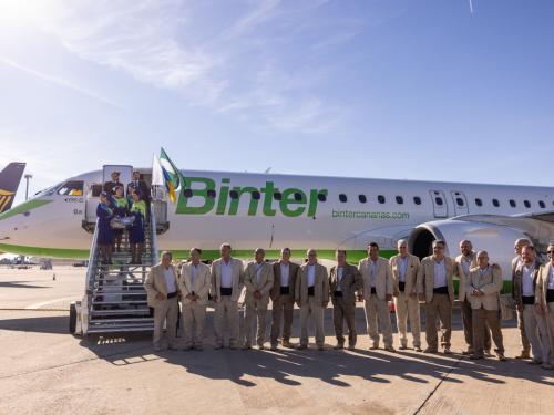 Los Sabandeños y Los Gofiones vuelan con Binter en la inauguración de la ruta entre Canarias y Sevilla