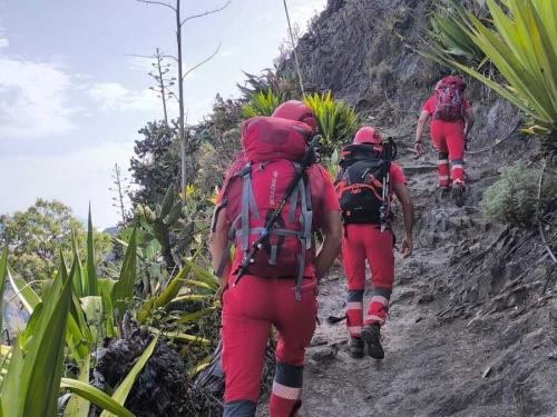 Bomberos de Tenerife rescatan a dos senderistas en Anaga