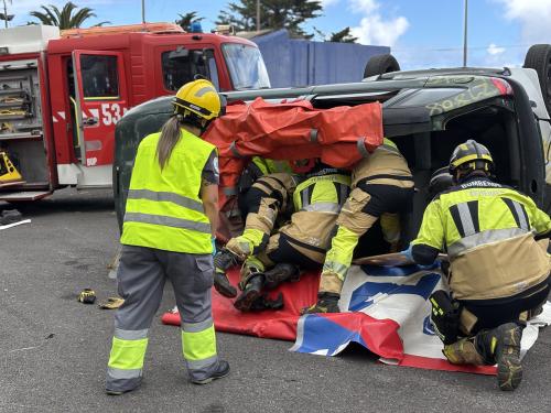 Bomberos de Tenerife promueve un programa de formación conjunta con Técnicos de Emergencias Sanitarios