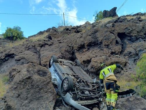 Bomberos de Tenerife intervienen en un accidente de tráfico en Santa Úrsula