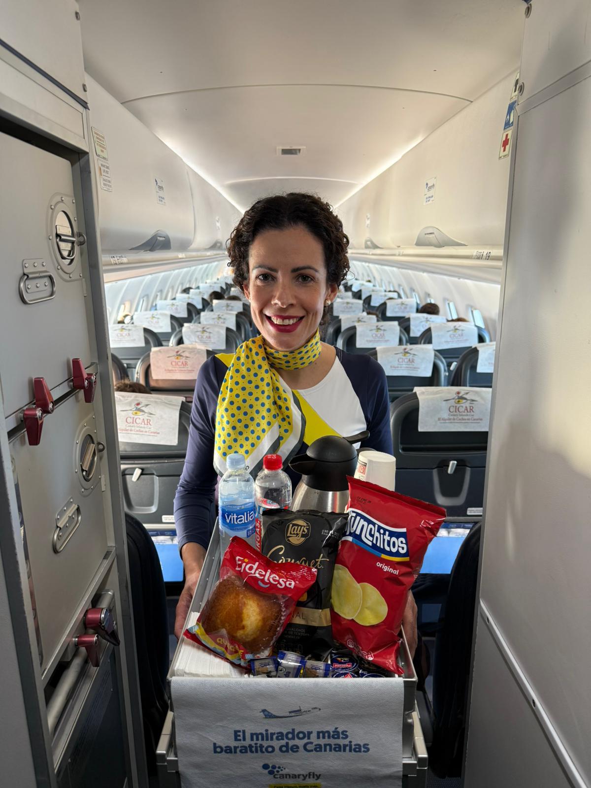 Canaryfly estrena el servicio de venta a bordo en sus rutas desde Tenerife