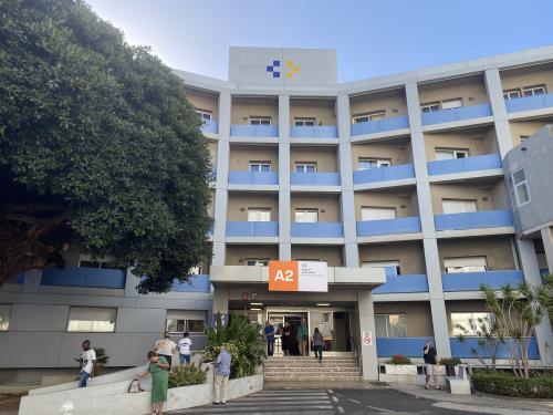 El Hospital Universitario La Candelaria analiza el alto impacto dermatológico que supone para los migrantes la travesía en una patera