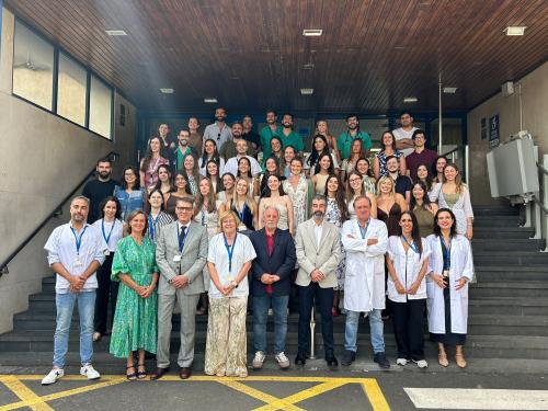 El Hospital Universitario La Candelaria reconoce a 44 médicos y enfermeras que terminan su formación