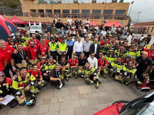 Bomberos de Tenerife visibilizan maniobras de actuación en el I Encuentro de Intervención en Accidentes de Tráfico
