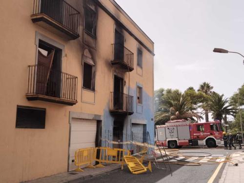 Bomberos de Tenerife intervienen en un incendio en un restaurante en La Matanza
