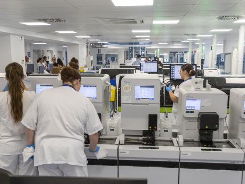 Los laboratorios del Hospital Universitario La Candelaria analizan más de diez millones de muestras al año