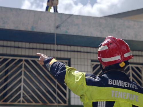 Bomberos de Tenerife extinguen un incendio en una vivienda en Garachico