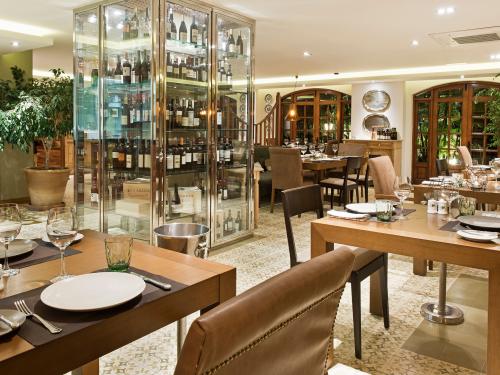 Bahía del Duque celebra el Día de Canarias con una firme apuesta por los vinos del archipiélago y su legado cultural