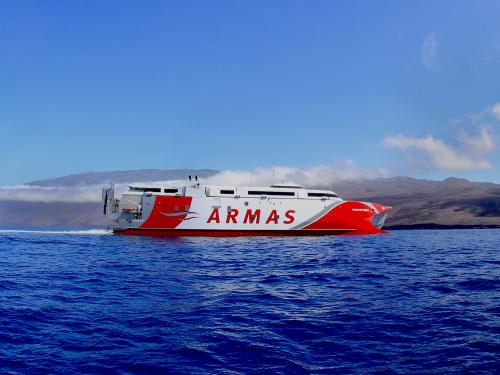 Armas Trasmediterránea reincorpora sus fast ferries para reforzar la línea entre Gran Canaria y Tenerife