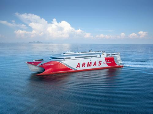 Armas Trasmediterránea y Cicar sortean dos ciclomotores entre pasajeros que viajen este verano entre Gran Canaria y Tenerife