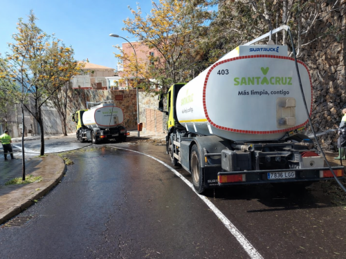 Santa Cruz refuerza los zafarranchos de limpieza en el distrito Suroeste con actuaciones en Acorán