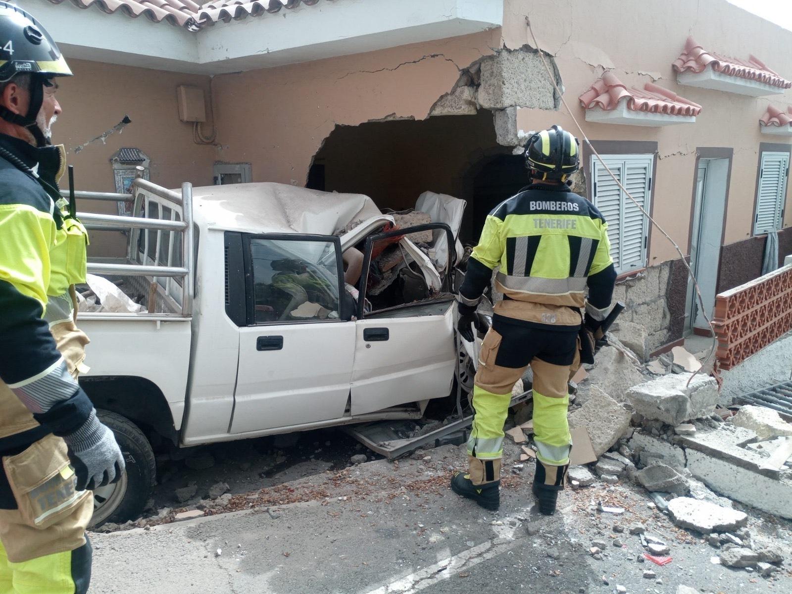 Bomberos de Tenerife extinguen un incendio en una vivienda en Icod de los Vinos