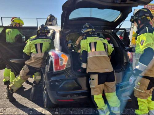 Bomberos de Tenerife intervienen en un accidente de tráfico en la TF-1