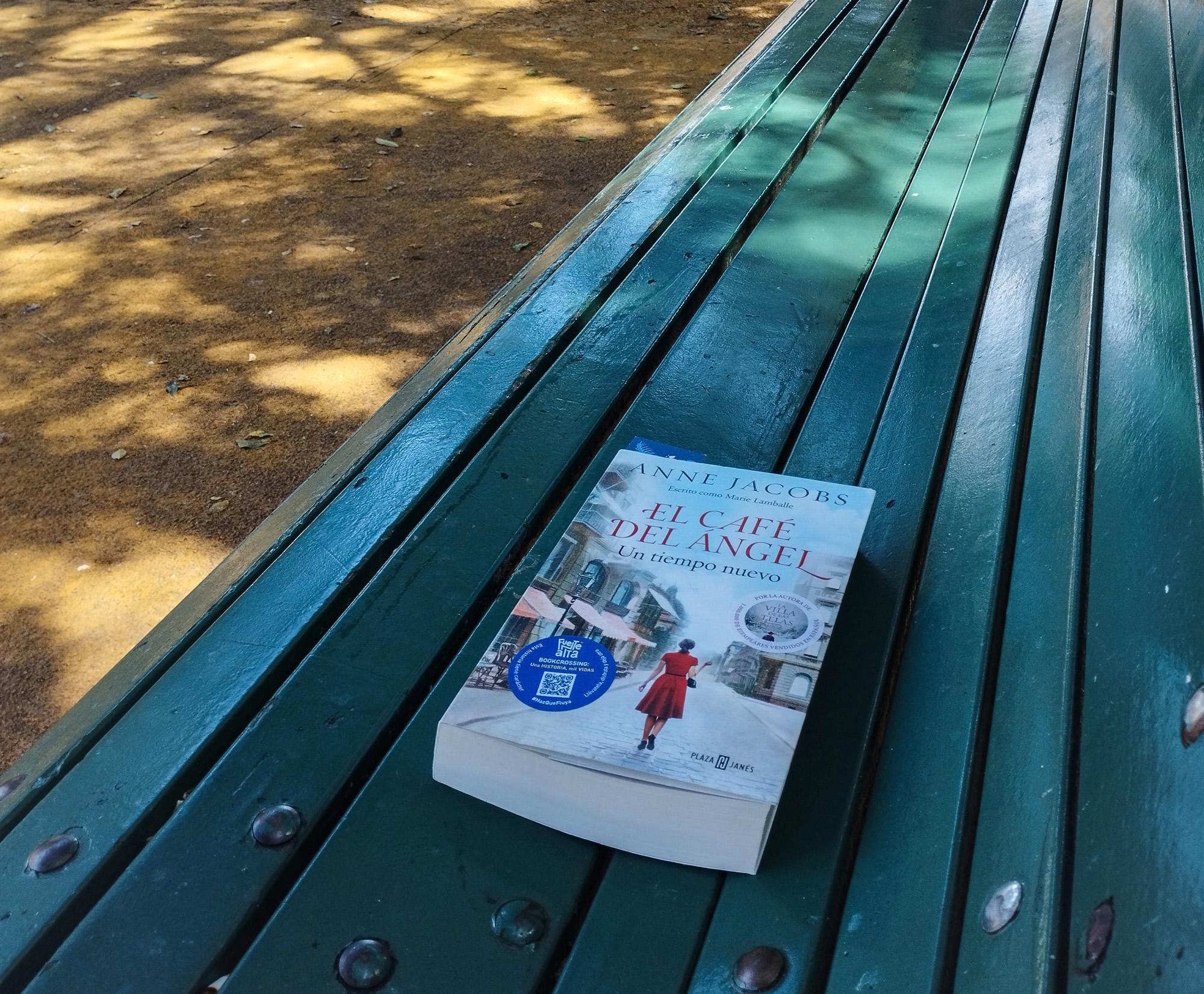 Fuentealta libera libros en distintos puntos de la isla para fomentar el reciclaje y la lectura