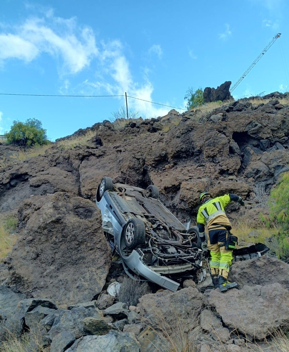 Bomberos de Tenerife intervienen en un accidente de tráfico en Santa Úrsula