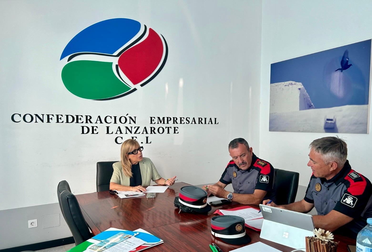 La Confederación Empresarial de Lanzarote y la Policía Canaria colaboran en la lucha contra la economía sumergida en la isla