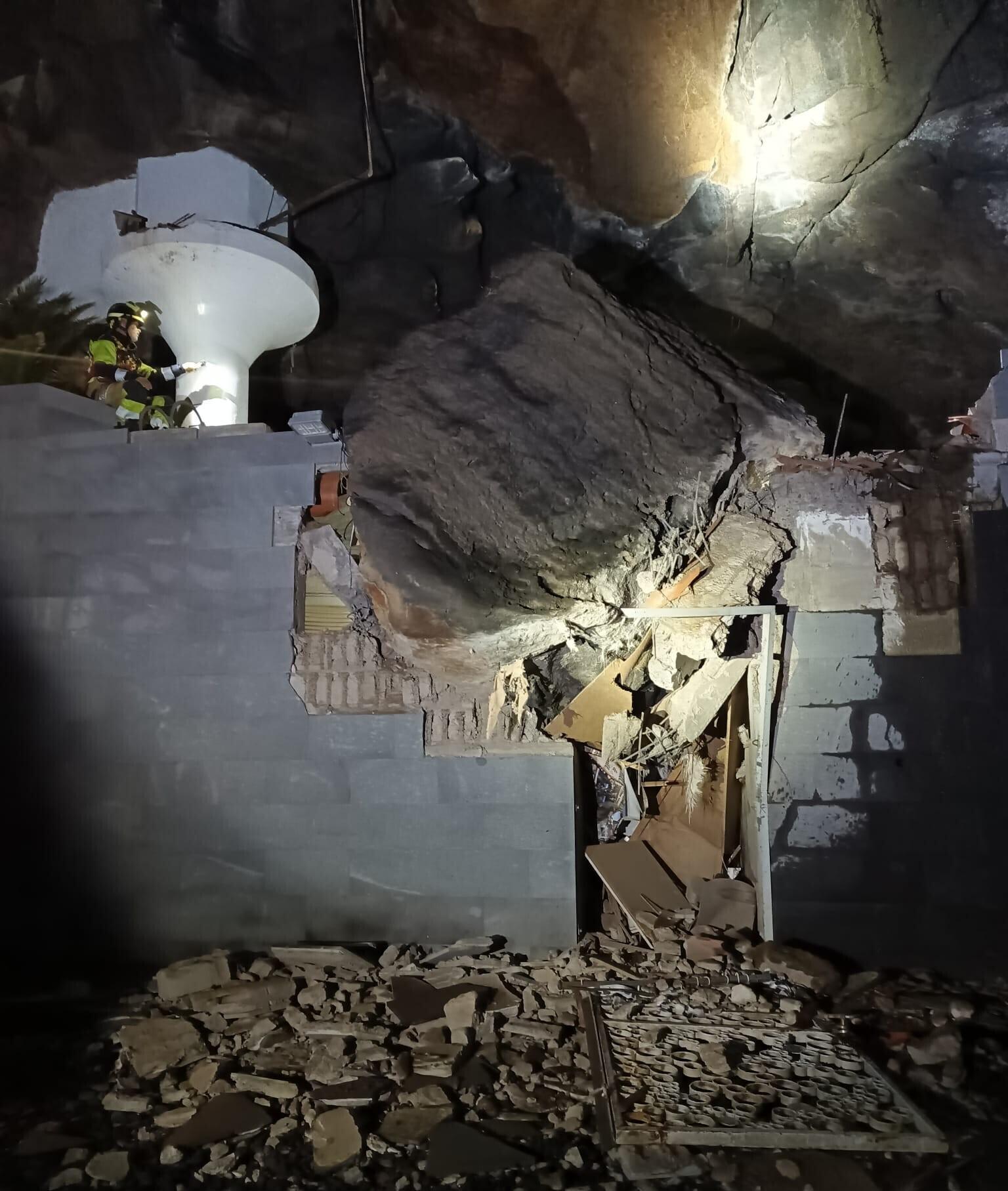 Bomberos de Tenerife intervinieron en cinco fuegos en vehículos este miércoles