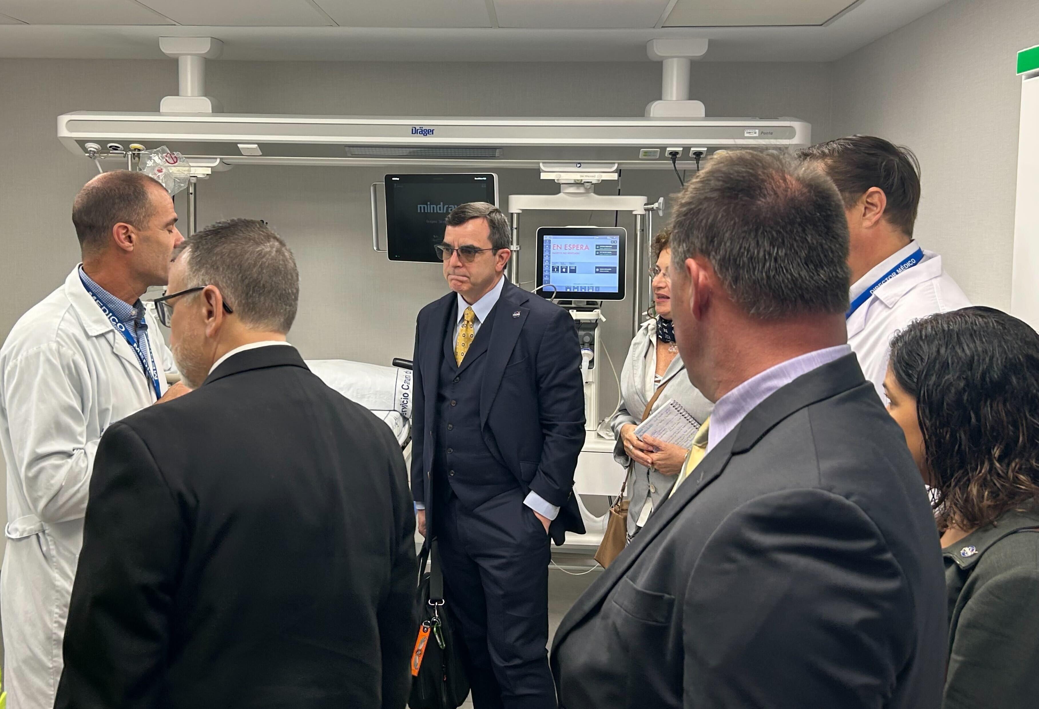 Especialistas de la NASA visitan el Hospital La Candelaria para conocer sus recursos de atención ante situaciones de emergencia