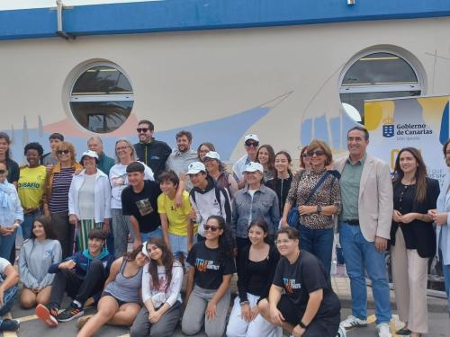 El mar y la identidad portuaria une a jóvenes y mayores en un encuentro intergeneracional