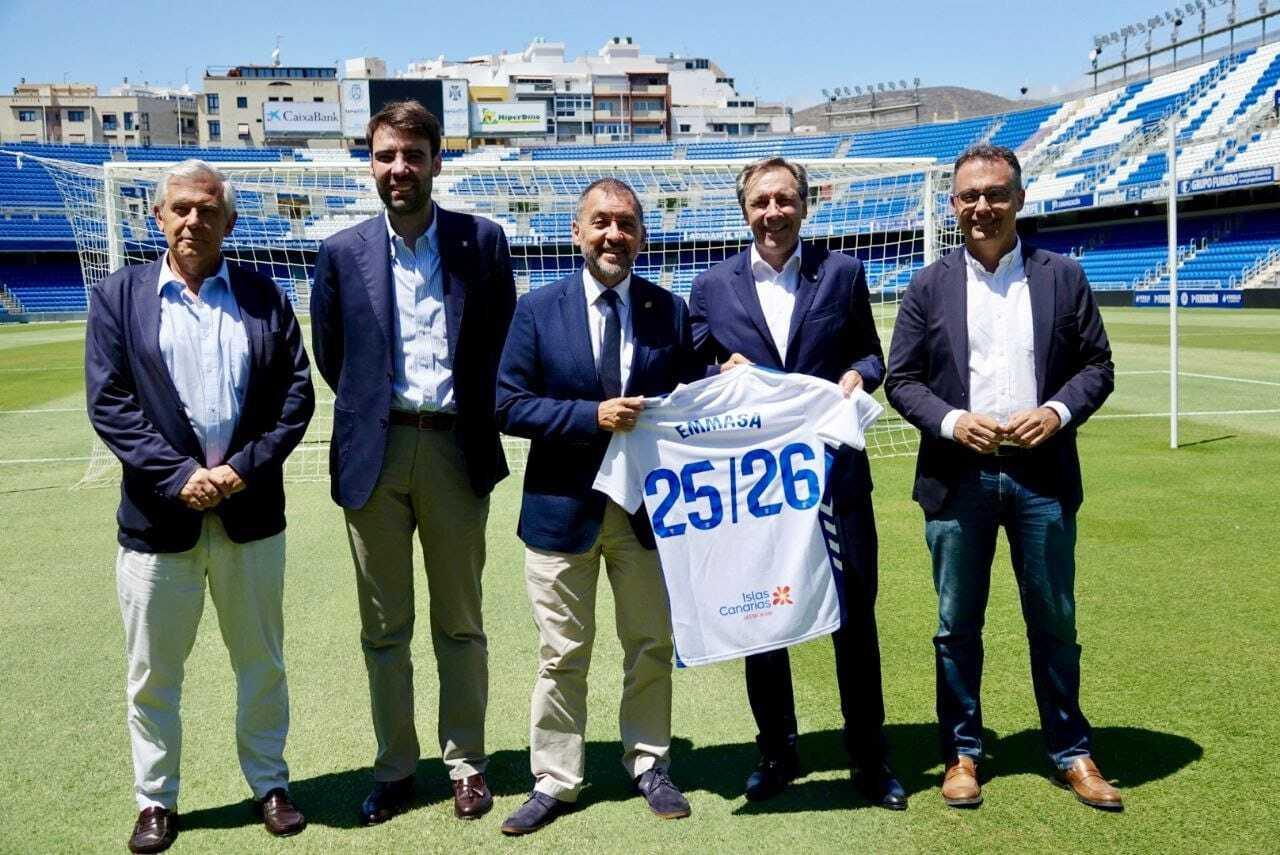 Emmasa y CD Tenerife refuerzan su colaboración sobre el uso responsable del agua