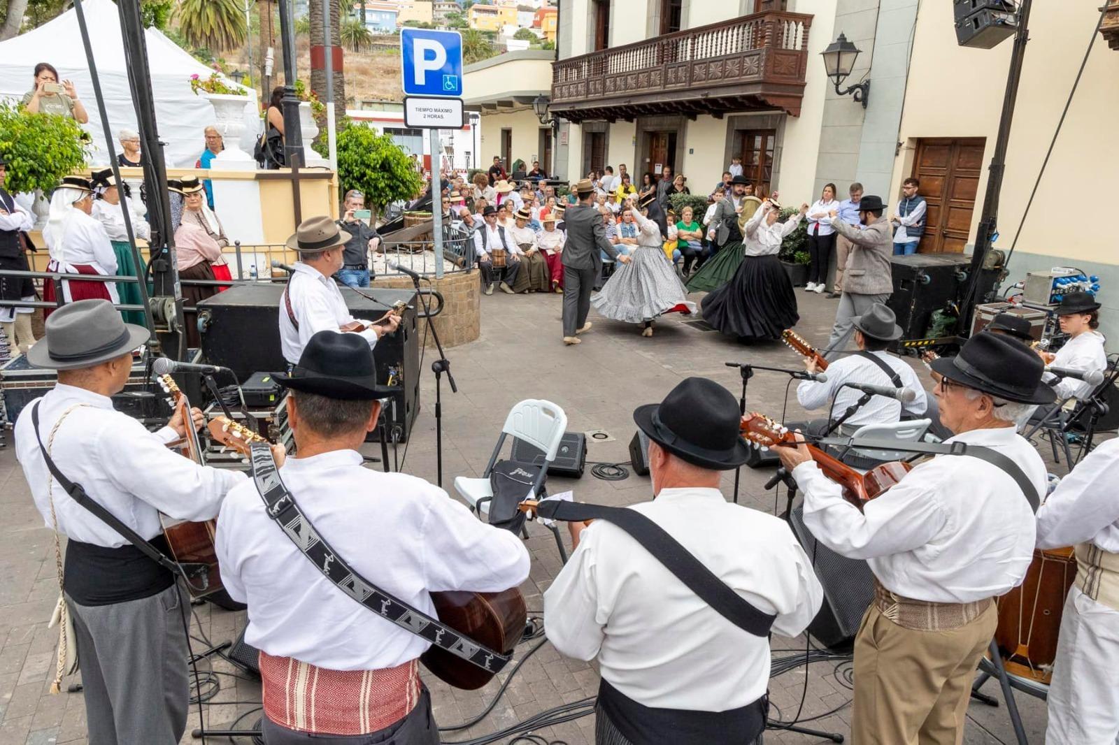 Santa Úrsula organiza una nueva edición de la Feria de Artesanía para conmemorar el Día de Canarias