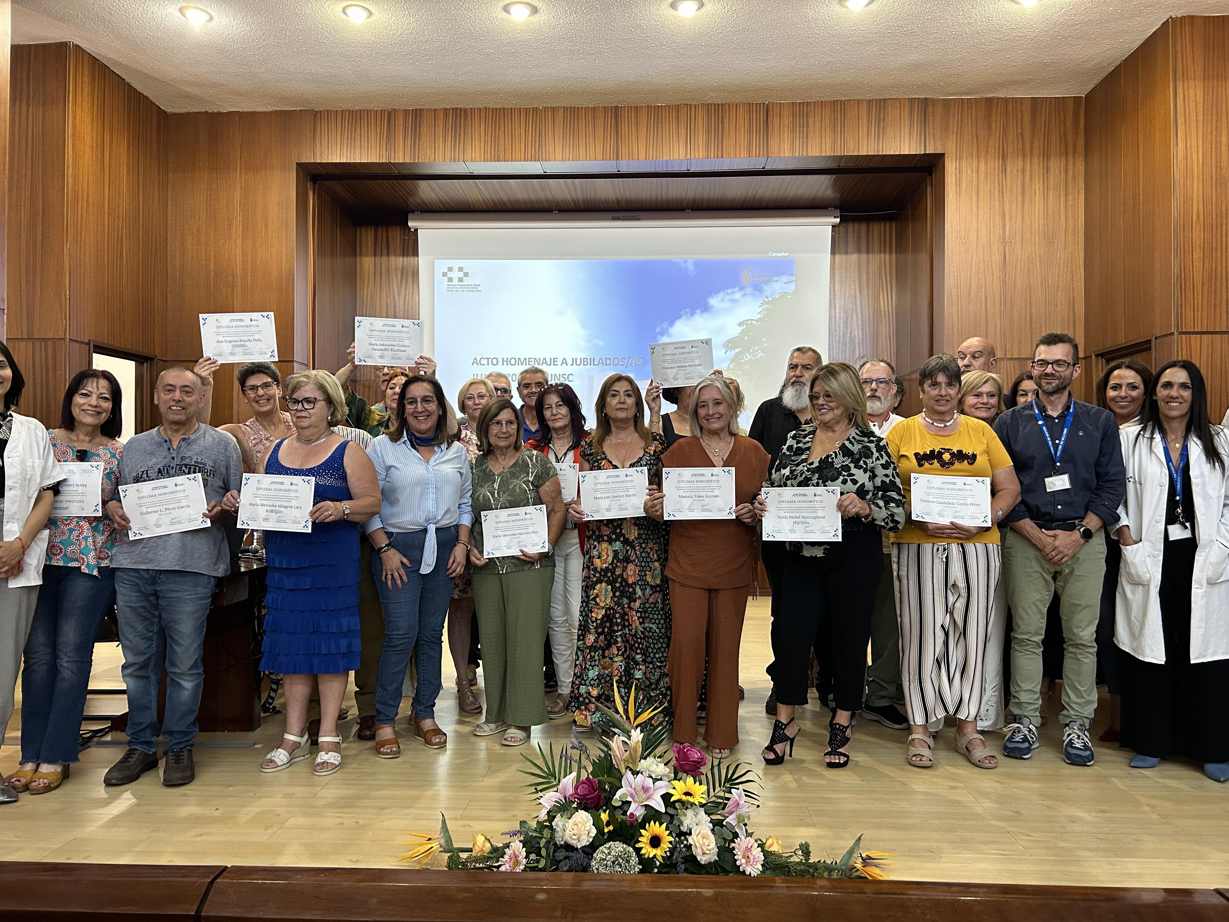 El Hospital Universitario La Candelaria homenajea a los 67 profesionales jubilados durante 2024