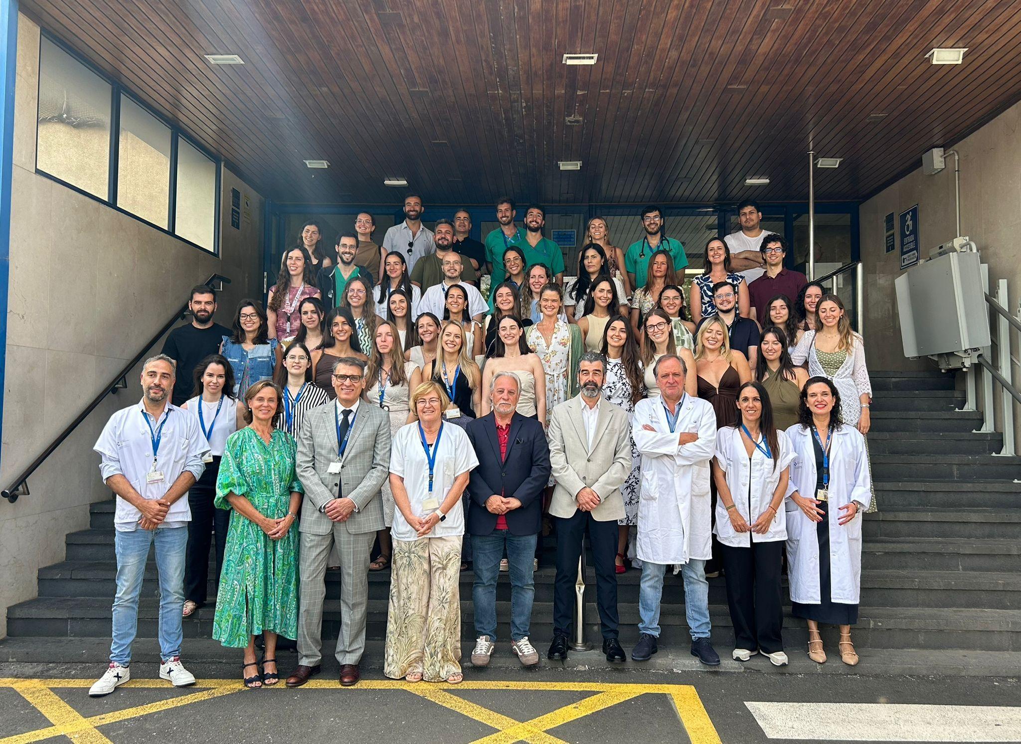El Hospital Universitario La Candelaria reconoce a 44 médicos y enfermeras que terminan su formación