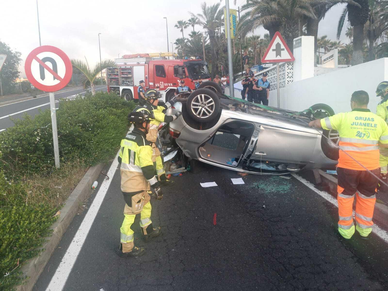 Bomberos de Tenerife intervienen en un accidente de tráfico con atropello en Puerto de la Cruz