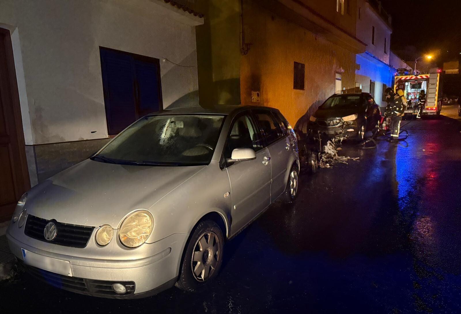 Bomberos de Tenerife intervienen en varios accidentes de tráfico e incendios durantes las últimas horas