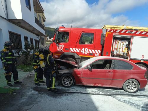 Bomberos de Tenerife intervienen en un rescate, un accidente de tráfico y un incendio de vehículo en las últimas horas