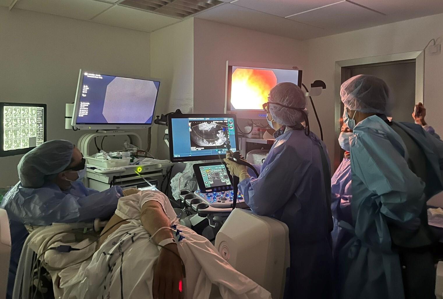 El Hospital La Candelaria incorpora una innovadora técnica endoscópica que facilita la ingestión de alimentos en casos de obstrucción digestiva