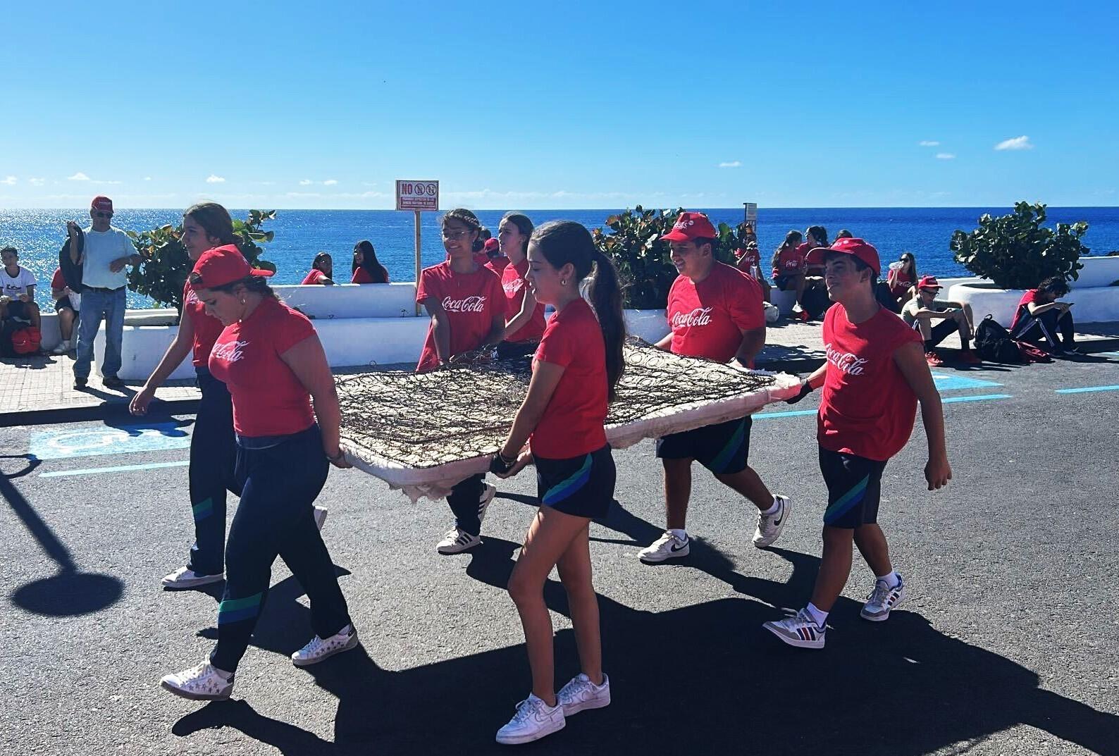 Terramare Medioambiente y Coca-Cola realizan con Mares Circulares una limpieza en la playa de Abades para avanzar en la conservación marina