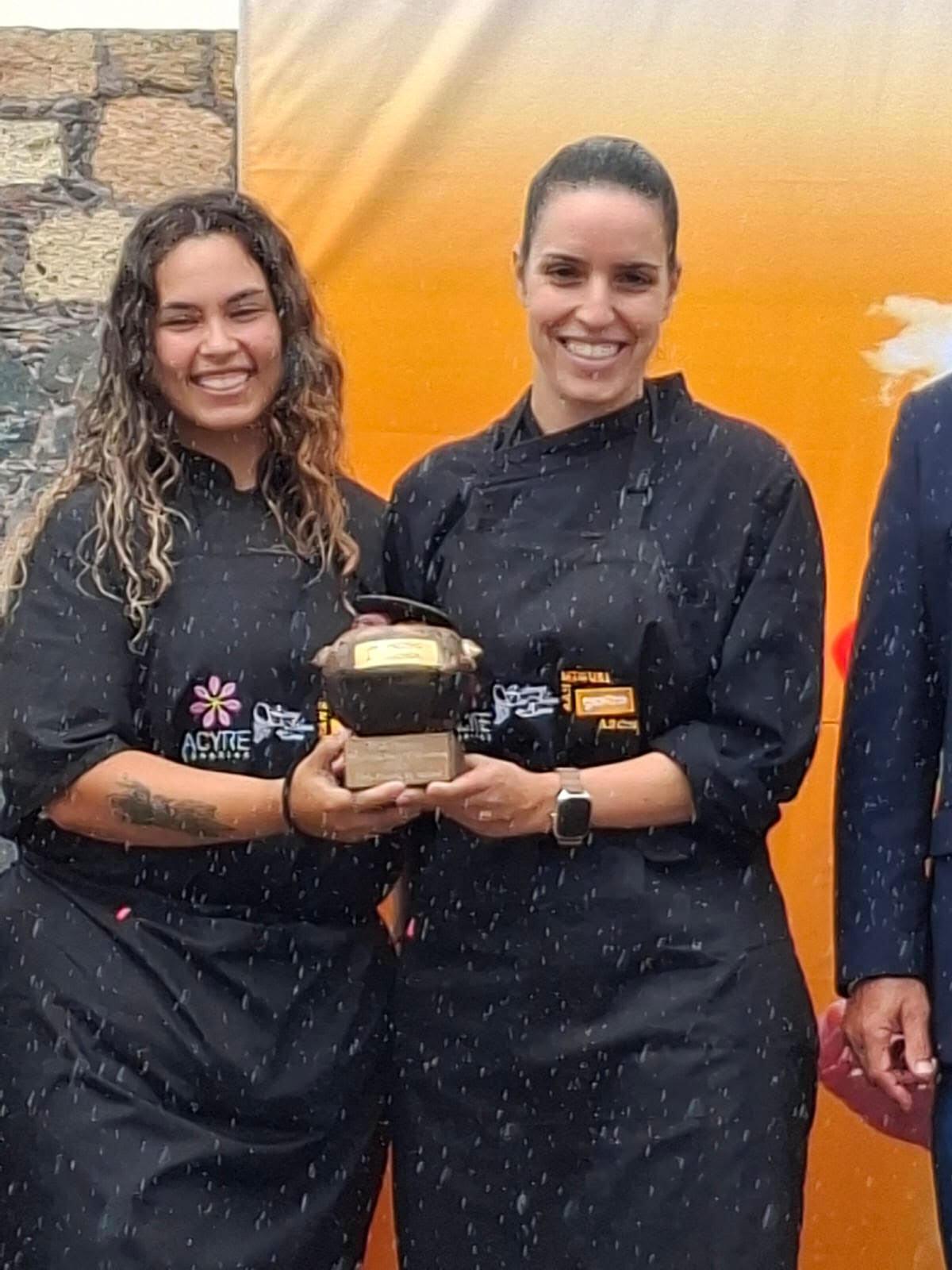 Eliana Real y Mirella González del Hotel Bahía del Duque conquistan el primer premio en el 8º Certamen Regional de Gastronomía de Canarias