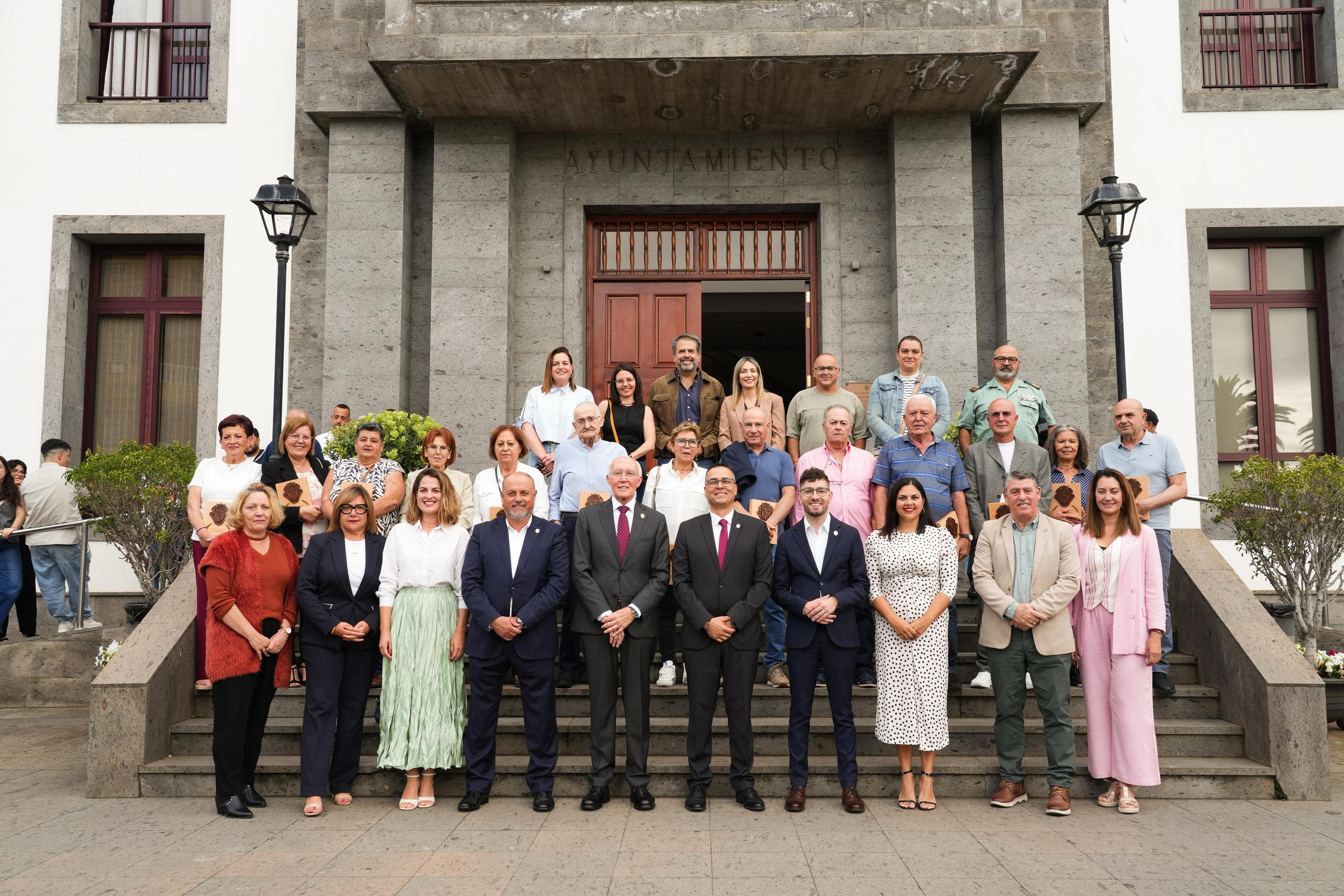 El Ayuntamiento de Santa Úrsula reconoce a 16 antiguos empleados por su labor profesional