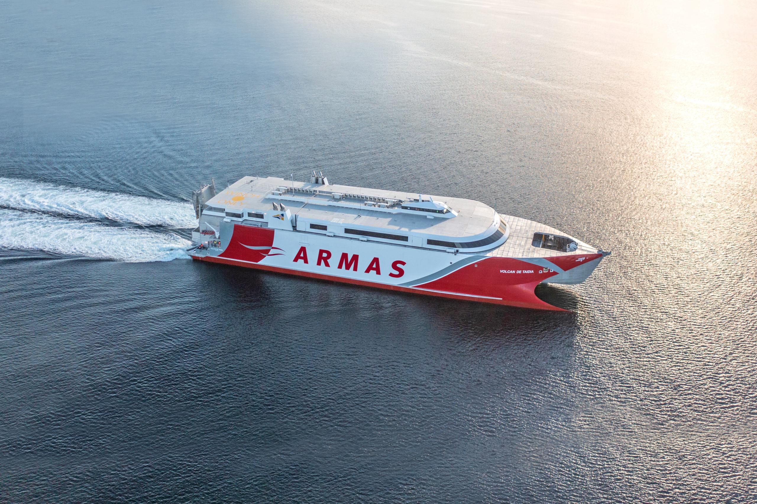 Armas Trasmediterránea lanza una tarifa web para viajar entre las capitales canarias