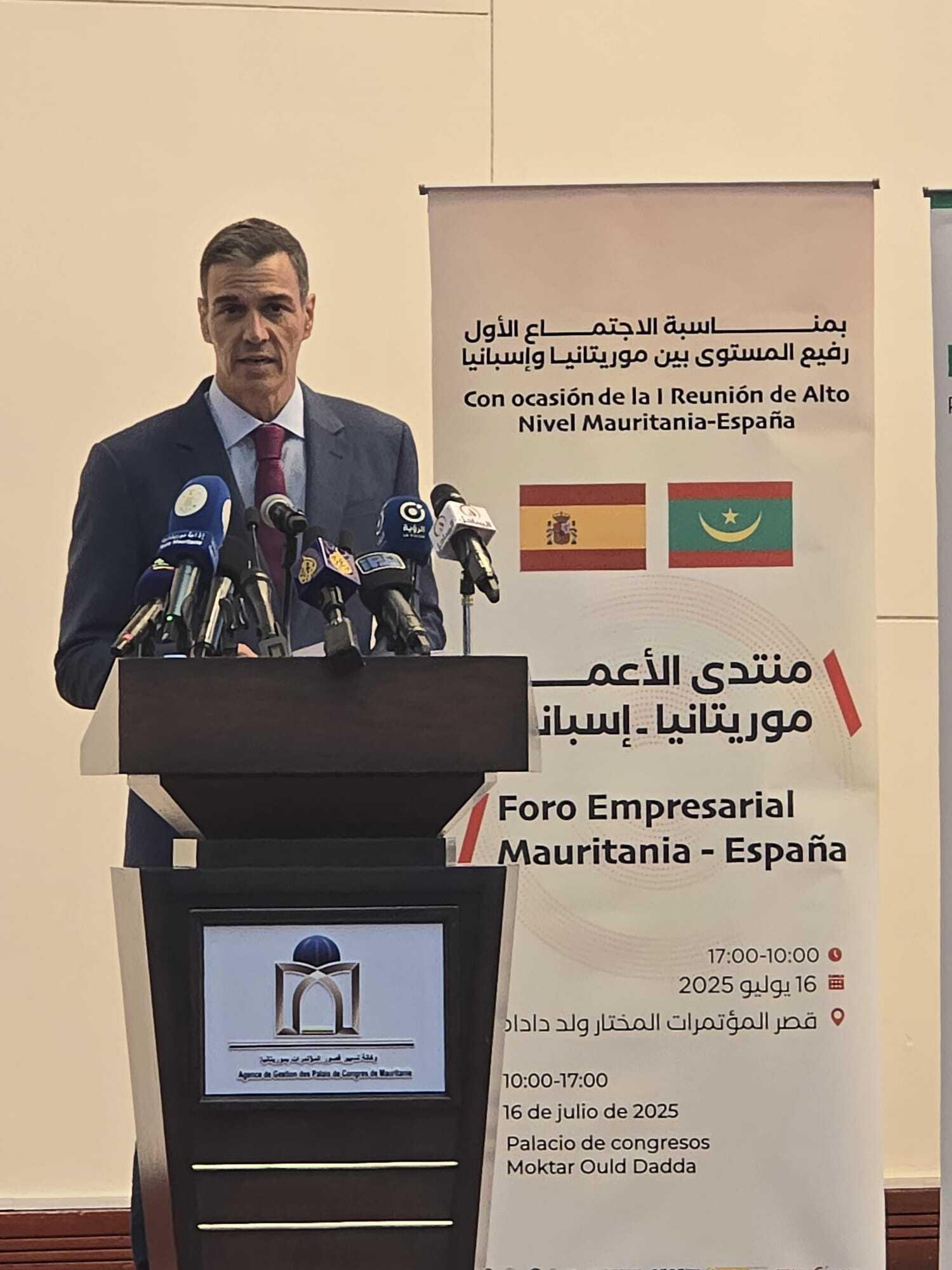 Pedro Sánchez resalta en Mauritania el protagonismo de las empresas canarias como puente con África Occidental