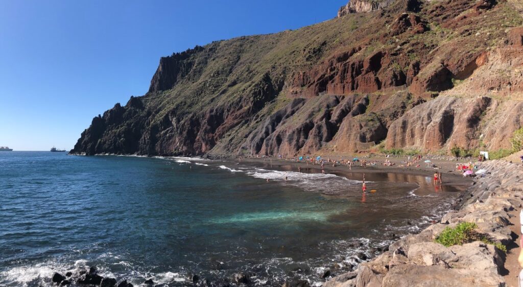 Una roca en el agua.