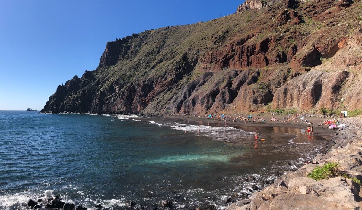 Una roca en el agua.