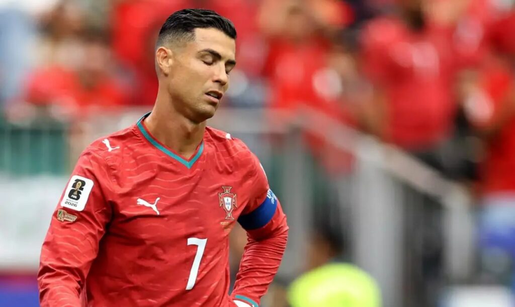 Un jugador de futbol.