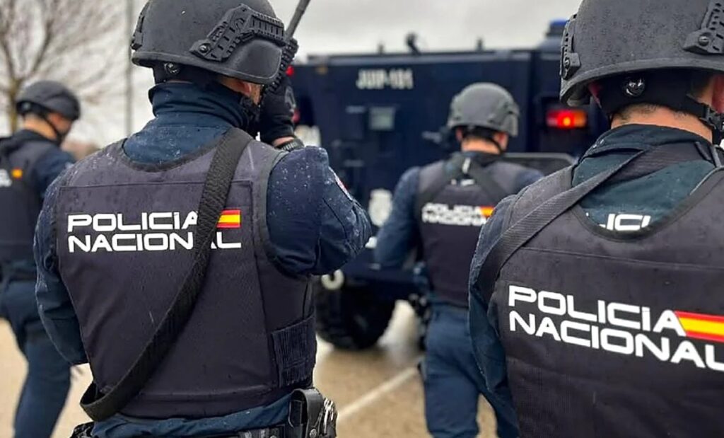 Un grupo de personas en uniforme.
