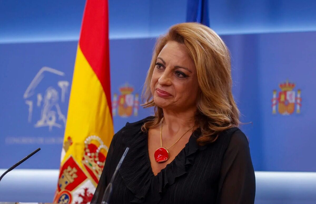 Mujer con ropa deportiva.