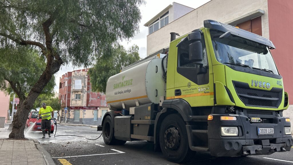 260720 Dispositivo de limpieza en Santa Cruz (1)