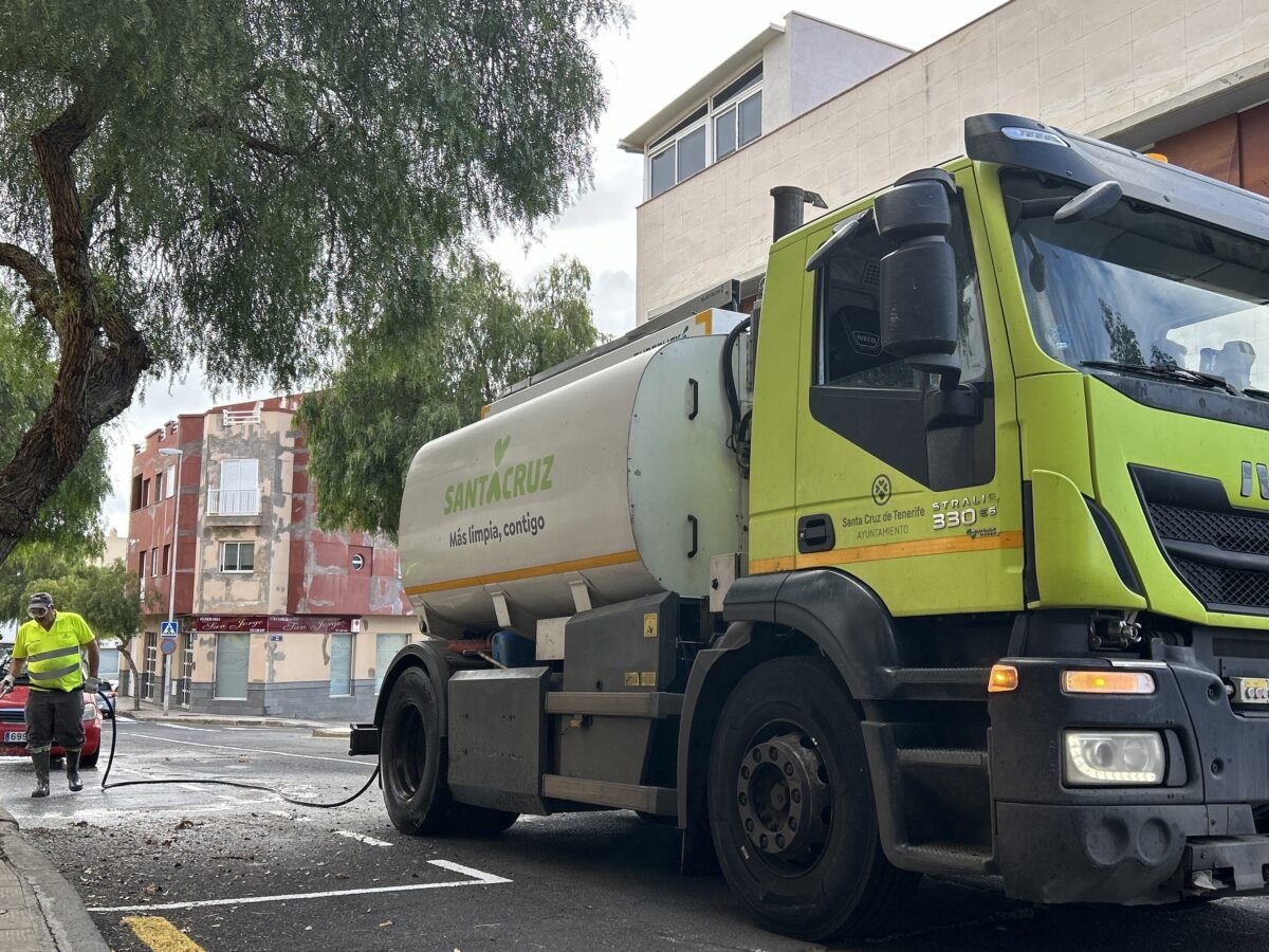 260720 Dispositivo de limpieza en Santa Cruz (1)