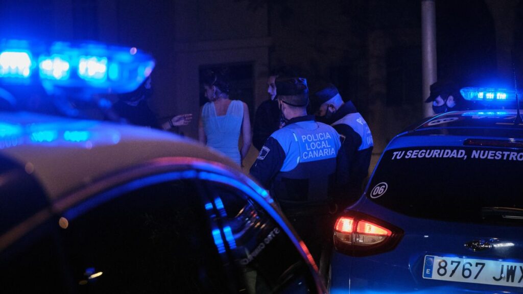 Santa Cruz detiene a un hombre y multa a siete por un botellón con música a todo volumen